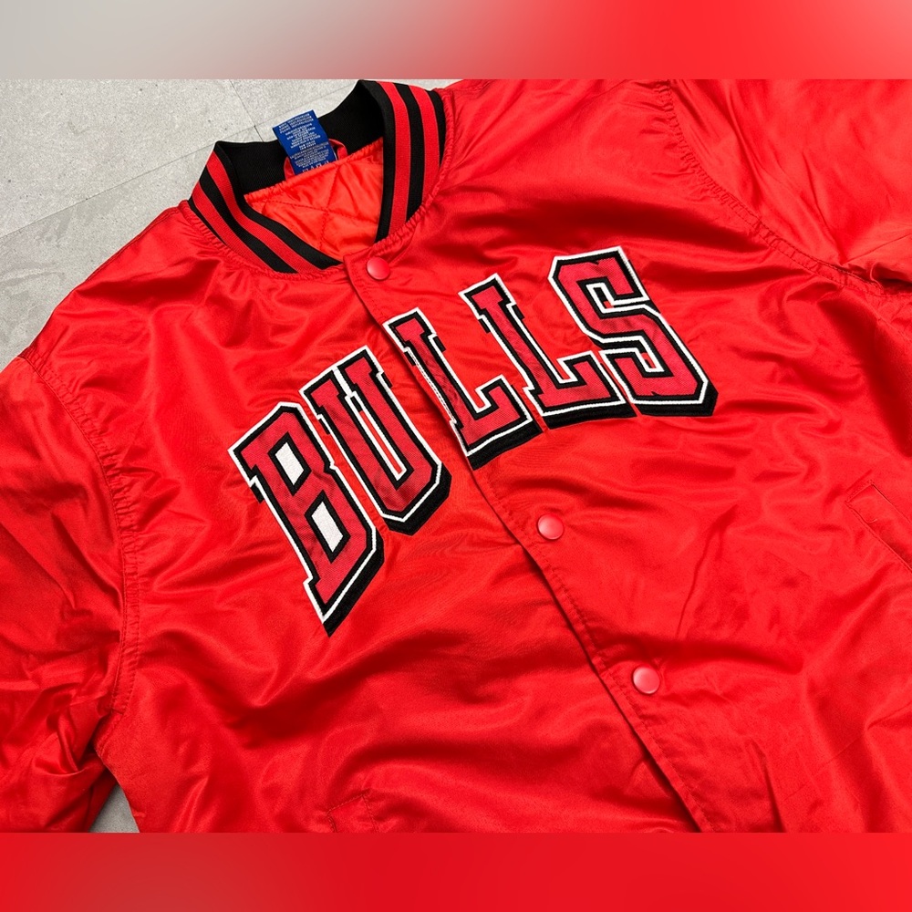 Ultra Game NBA Chicago Bulls bomber jacket